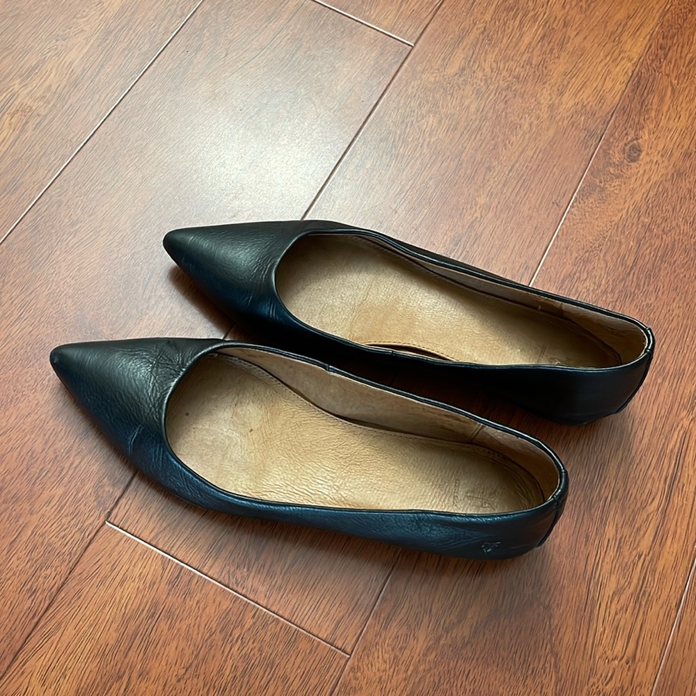 Frye black pointy toe flats 8.5 M